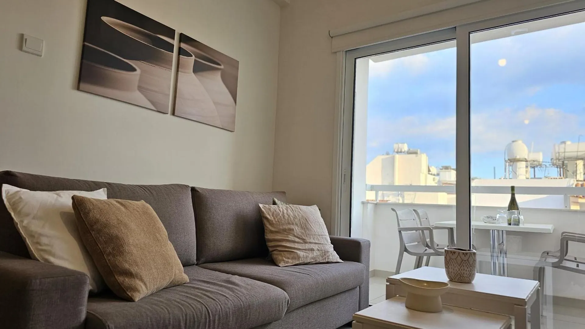 Stay Amphora Apartment Larnaca